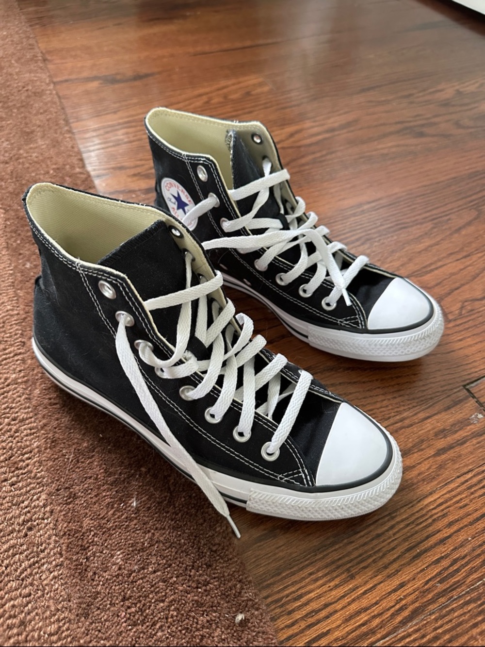 Converse Black & White High Top Sneakers woman 9 like new